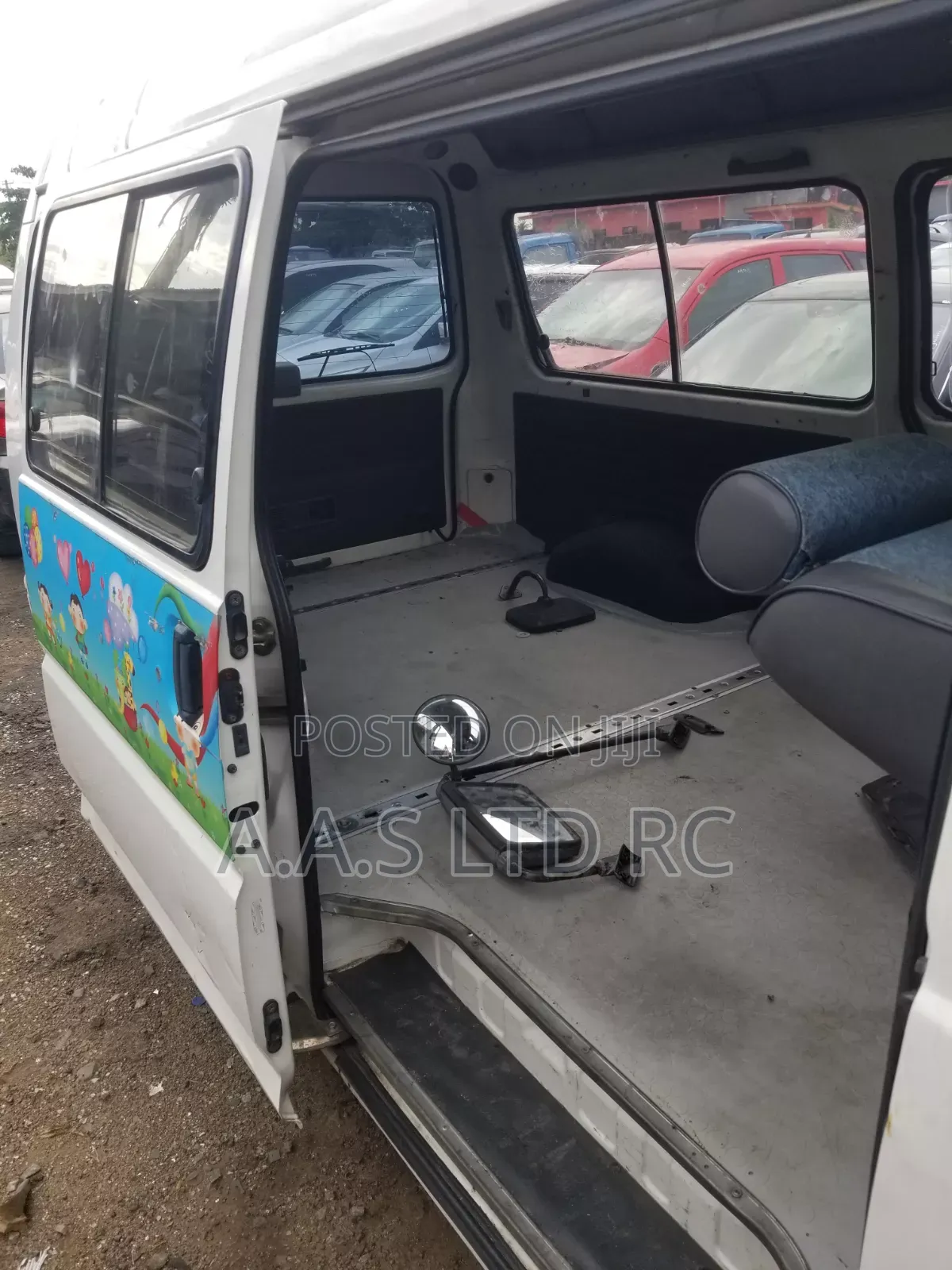 Mitsubishi Delica 2009 White