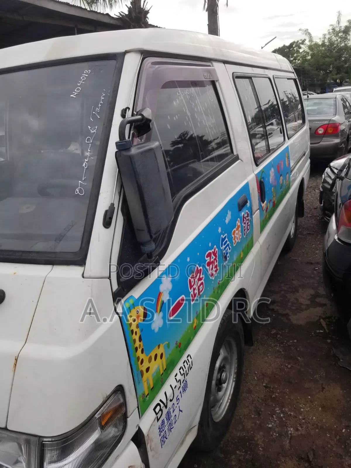 Mitsubishi Delica 2009 White