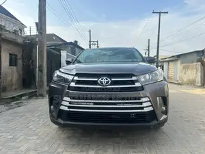 Toyota Highlander Limited 4x4 V6 (3.5L 6cyl 8A) 2017 Gray
