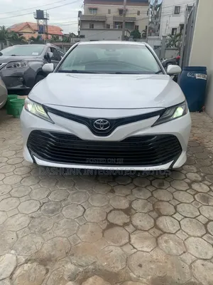 Toyota Camry 2018 Pearl