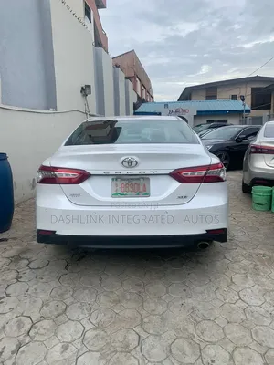Toyota Camry 2018 Pearl