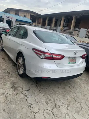 Toyota Camry 2018 Pearl