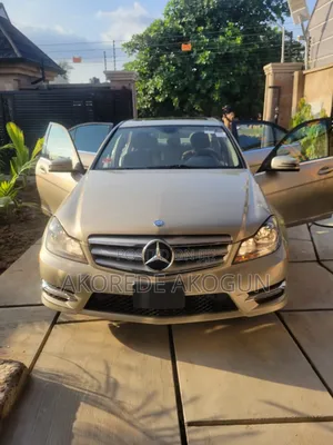 Mercedes-Benz C250 2012 Gold