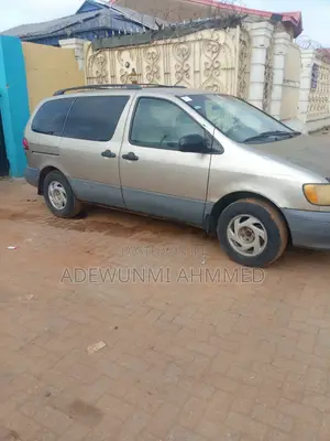 Toyota Sienna CE 2002 Gold