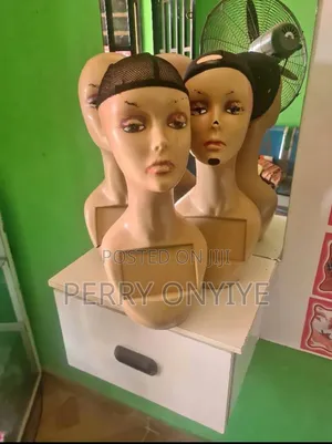 4 Neatly Used Dummy Heads