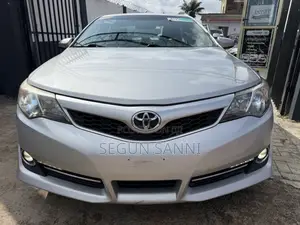 Toyota Camry SE 4dr Sedan (3.5L 6cyl 6A) 2014 Silver