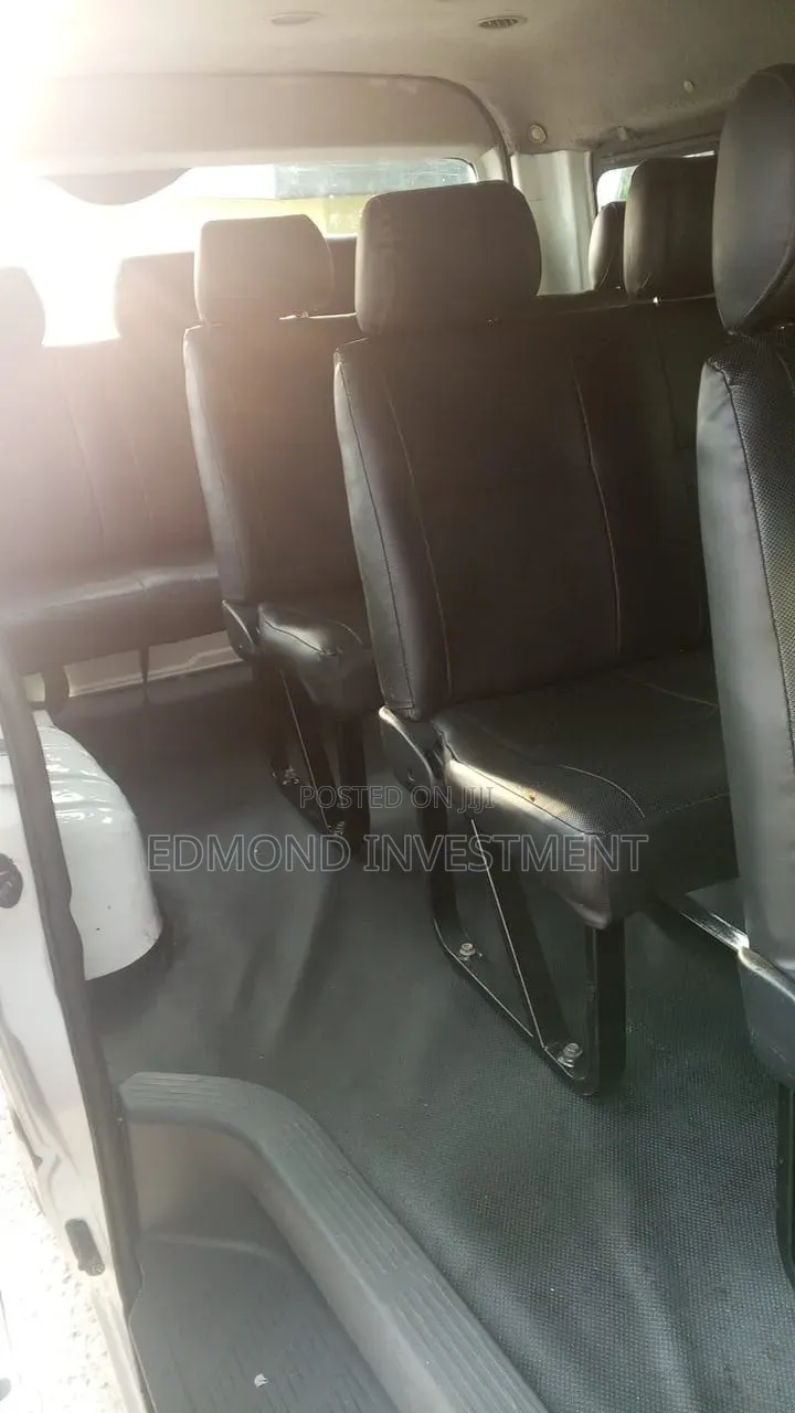 Toyota HiAce 2010 White