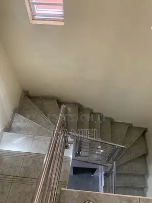 4bdrm Duplex in Tulip Heaven, Chevron for rent