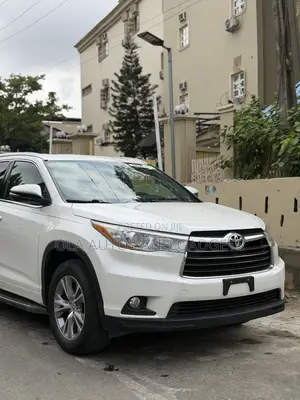 Toyota Highlander XLE 4dr SUV (3.5L 6cyl 6A) 2015 White
