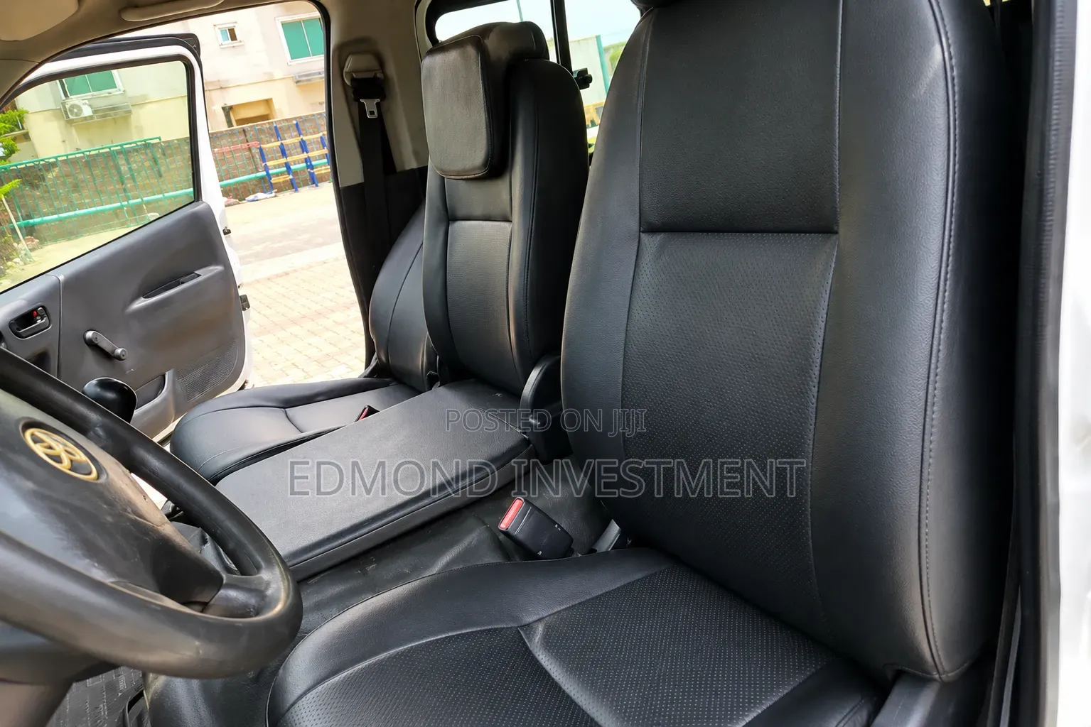 Toyota HiAce 2010 White