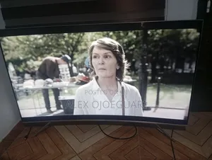 Distress! Clean 55" Hisense Curve Tv, , Smart Tv.