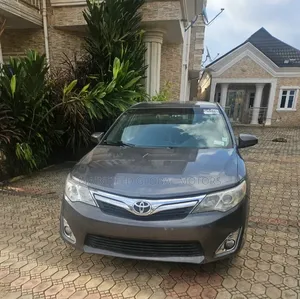 Toyota Camry SE 4dr Sedan (2.5L 4cyl 6A) 2013 Gray