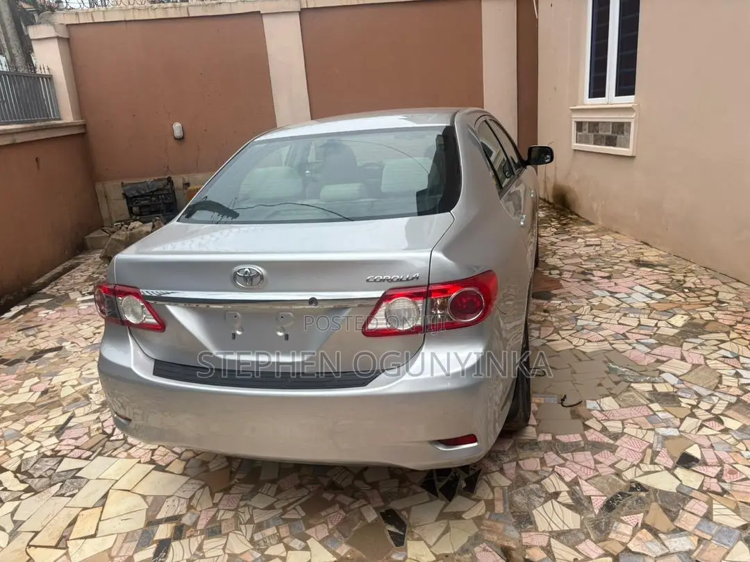 Toyota Corolla 2012 Gray