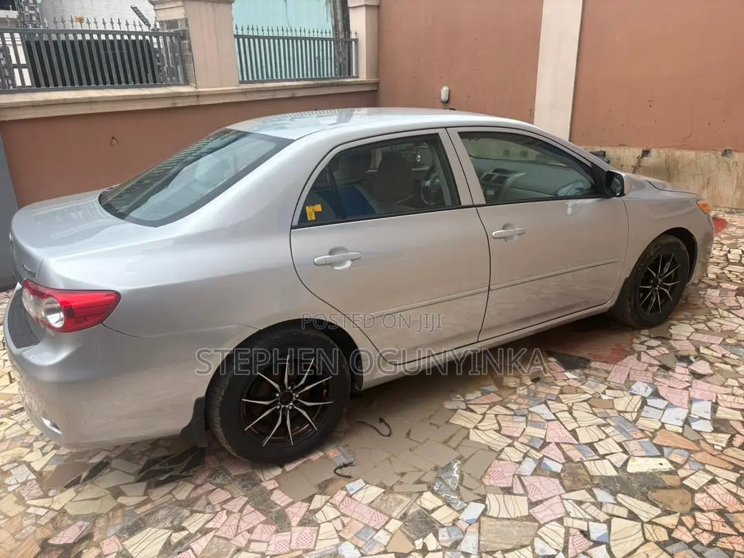 Toyota Corolla 2012 Gray