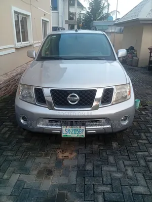Nissan Pathfinder SE RWD 2010 Silver
