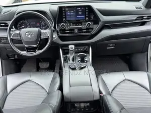 Toyota Highlander 2022 White