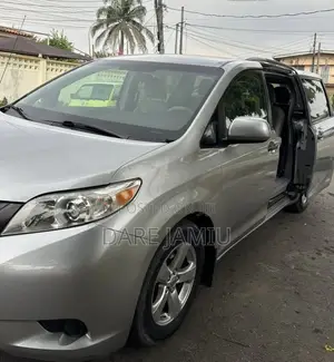 Toyota Sienna LE 7 Passenger 2011 Silver