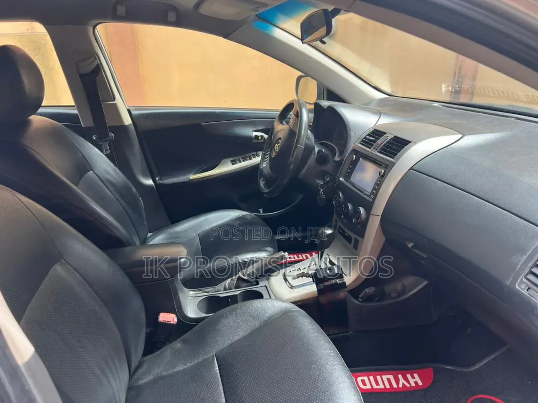 Toyota Corolla 2010 Silver