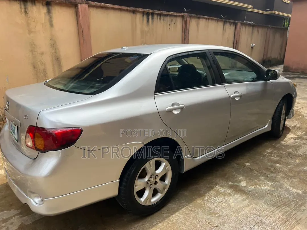 Toyota Corolla 2010 Silver