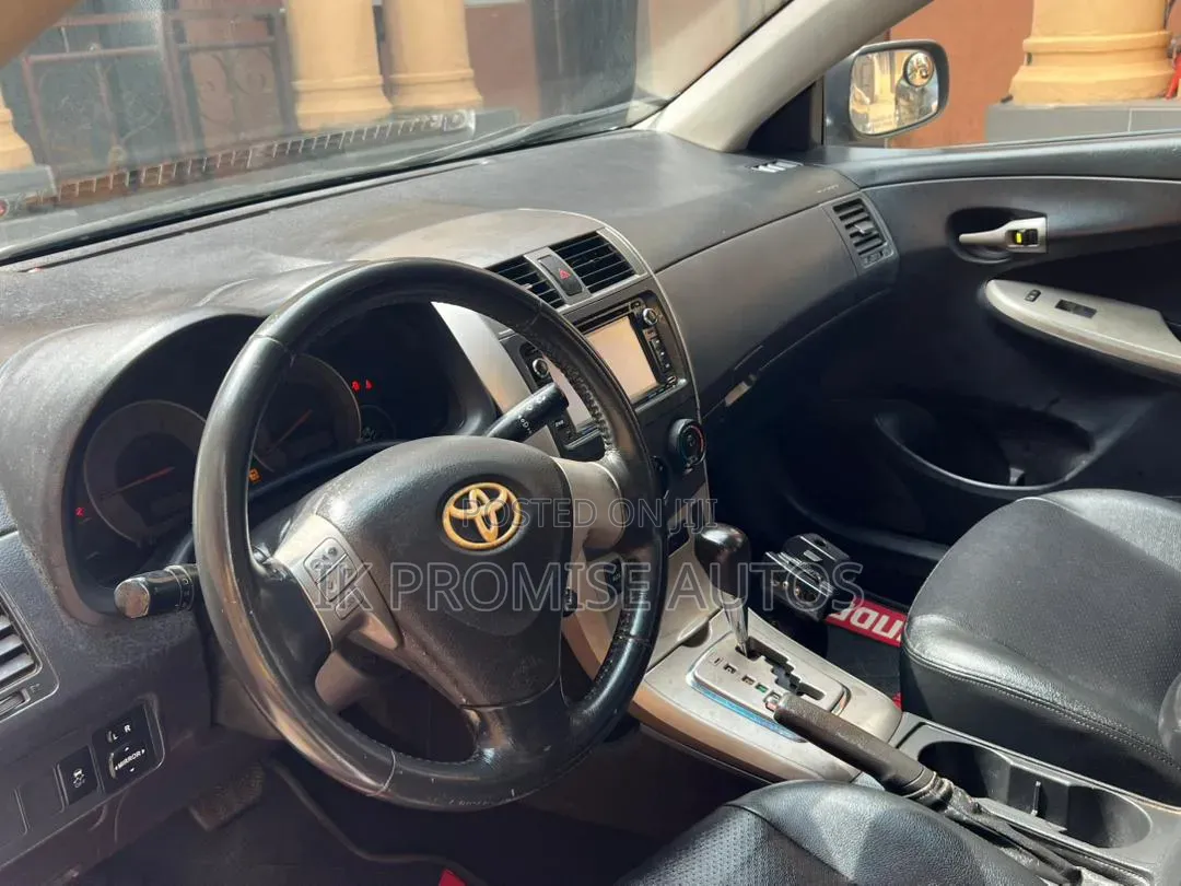 Toyota Corolla 2010 Silver
