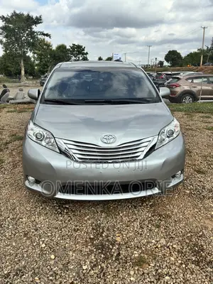 Toyota Sienna 2015 Silver
