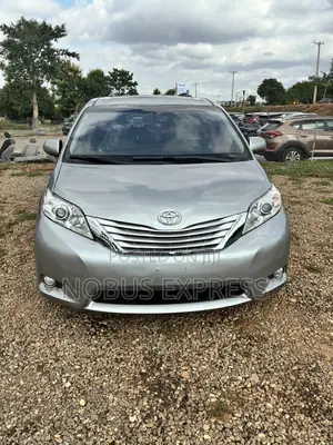 Toyota Sienna 2015 Silver