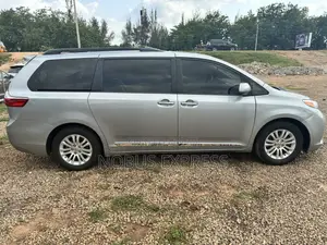 Toyota Sienna 2015 Silver