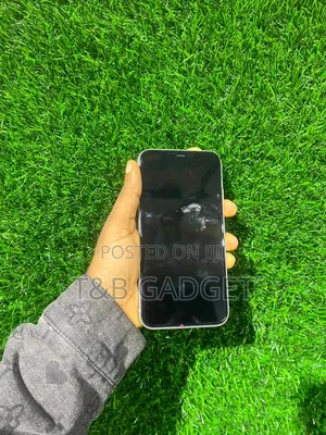 New Apple iPhone 11 128 GB White