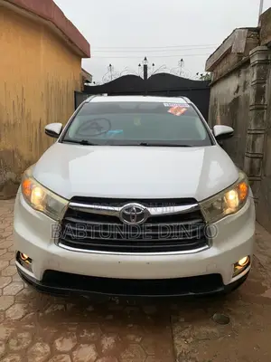 Toyota Highlander XLE V6 4x4 (3.5L 6cyl 6A) 2016 White