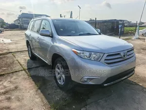 Toyota Highlander SE 2011 Silver