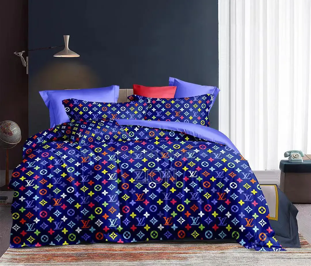 6 by 6 Duvet Set With Four Pillow