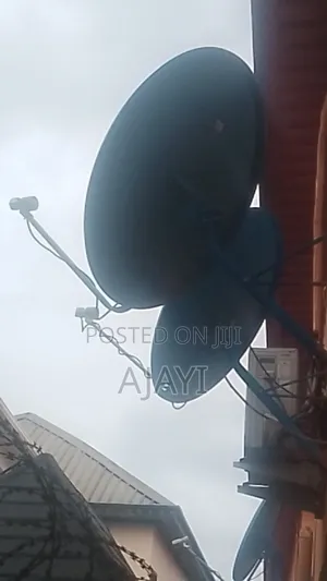 Used Dstv Satellite Dish With Accessories, Lnb Etc(No Decoder)