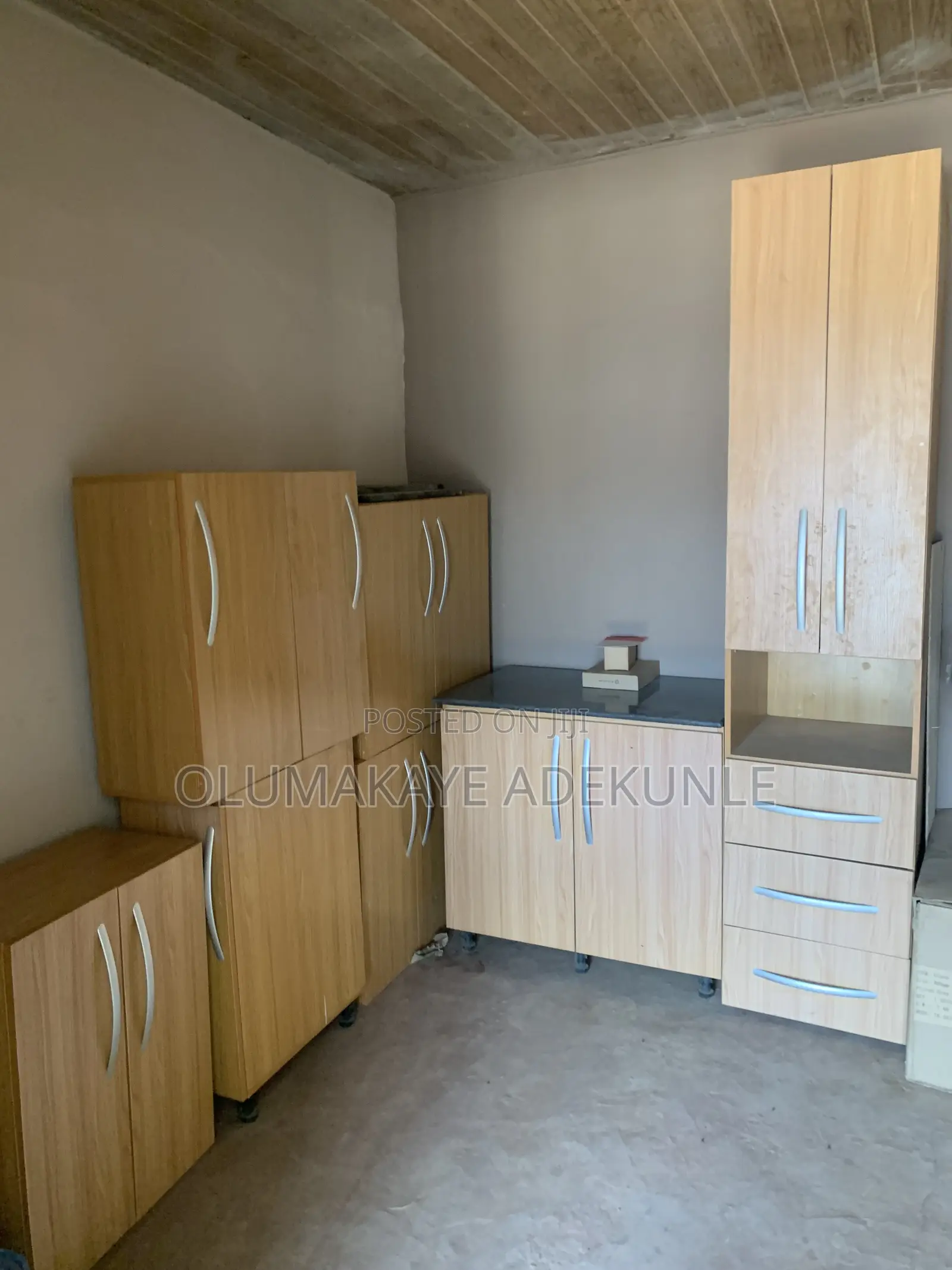 Kitchen Cabinets and Working Top and Silk
