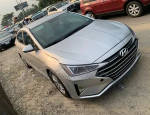 Hyundai Elantra 2019 Silver