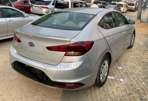 Hyundai Elantra 2019 Silver