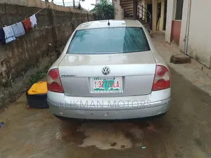 Volkswagen Passat 2005 Silver