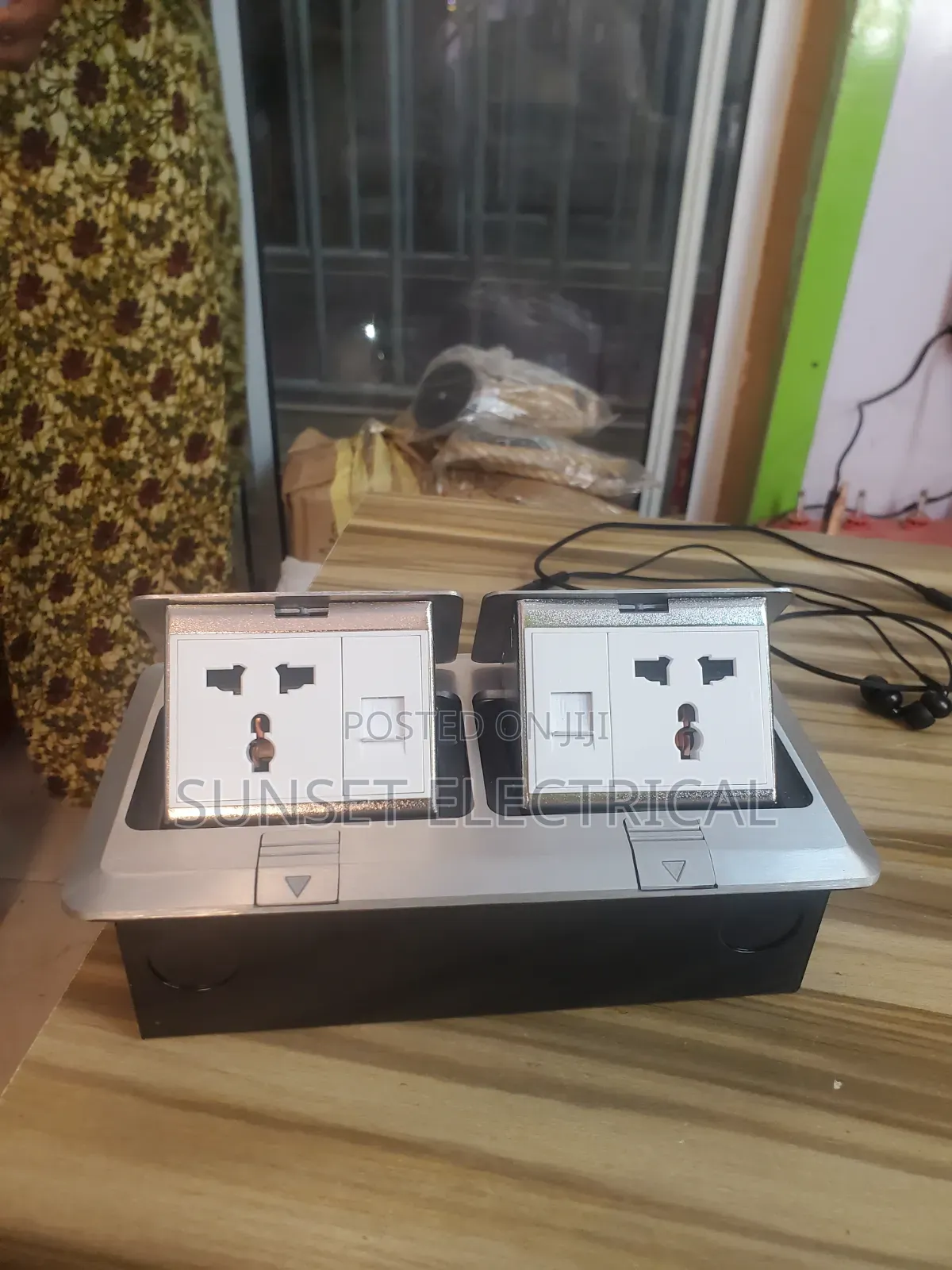 Brush Floor Socket