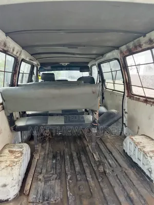 Toyota HiAce 2000 White