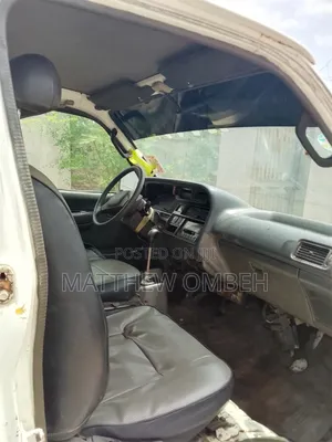 Toyota HiAce 2000 White
