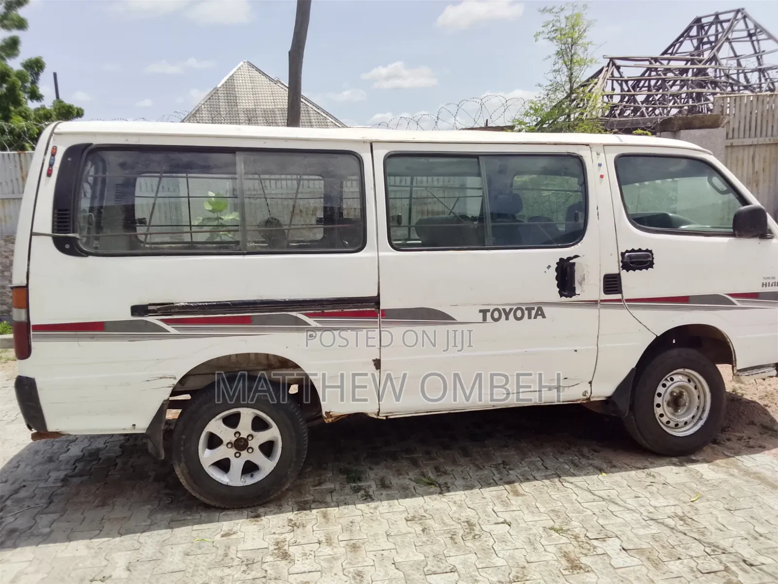 Toyota HiAce 2000 White