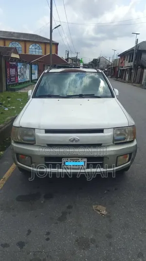 Infiniti QX4 2001 Off white