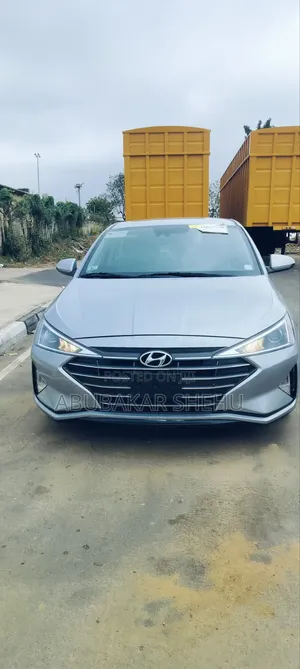 Hyundai Elantra 2020 Silver