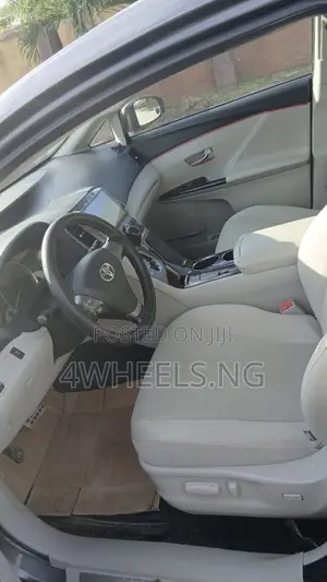 Toyota Venza AWD 2010 Gray