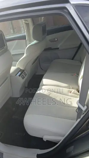 Toyota Venza AWD 2010 Gray