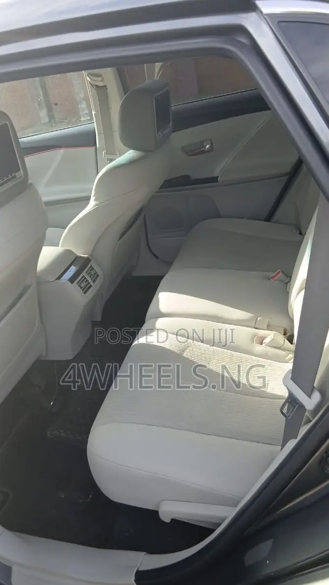 Toyota Venza AWD 2010 Gray