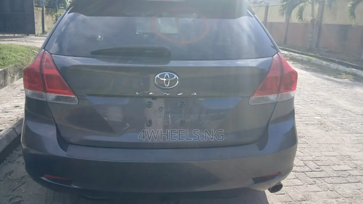 Toyota Venza AWD 2010 Gray