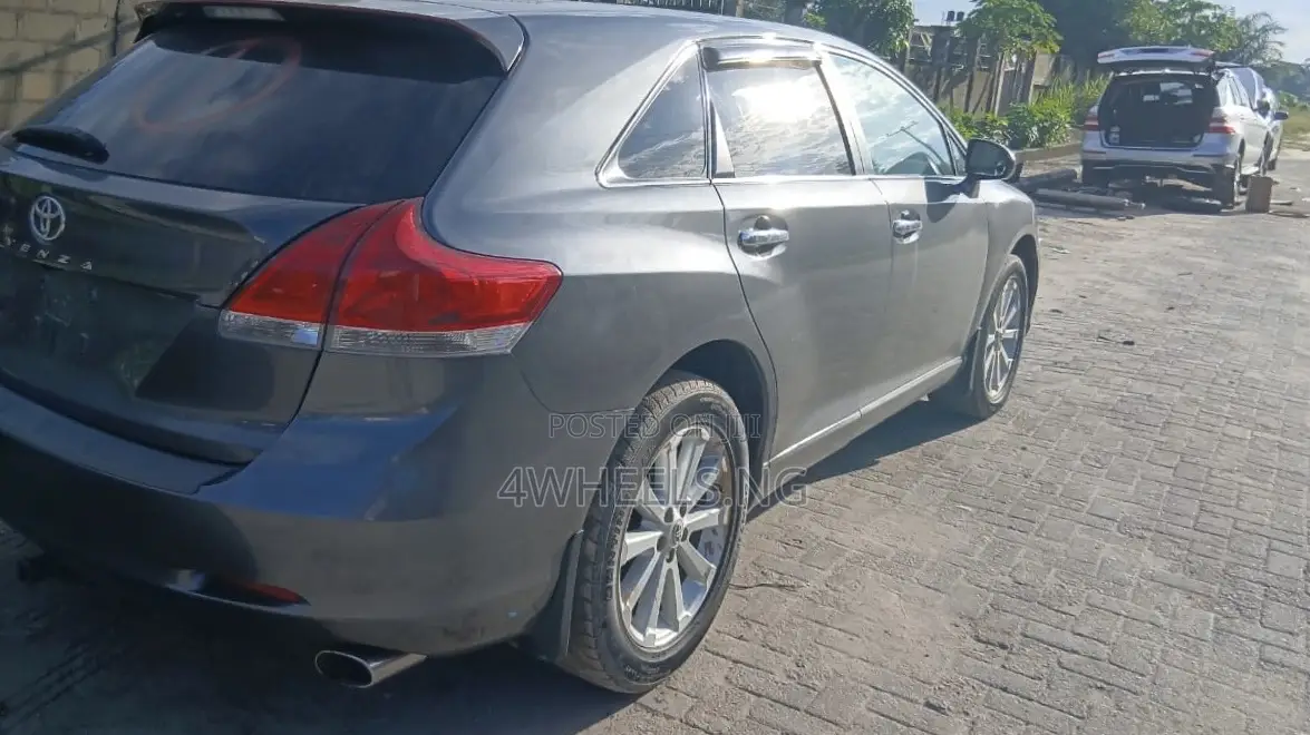 Toyota Venza AWD 2010 Gray