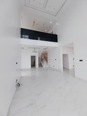 5bdrm Duplex in Chevron for rent
