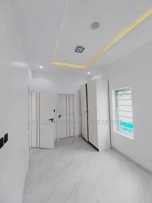 5bdrm Duplex in Chevron for rent