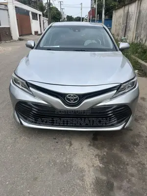 Toyota Camry 2018 Silver